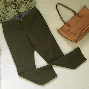 Tommy Hilfiger army green cropped mid-rise khaki pants w/ front & back pockets